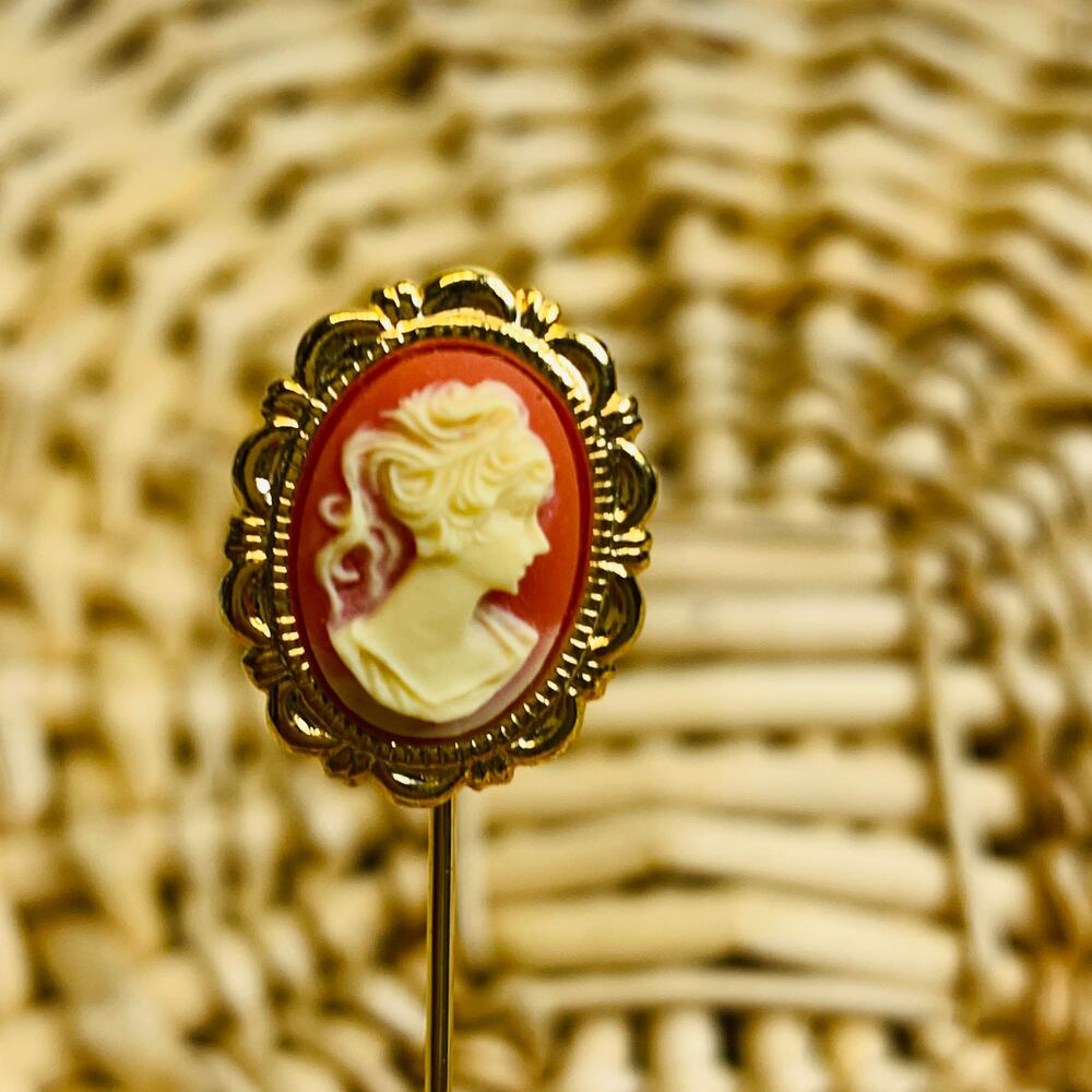 VintageCameo Stick Pin Vintage Traditional Rust Cream Gold